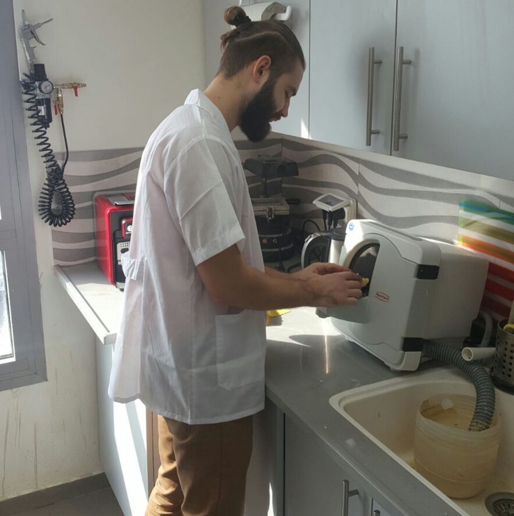 מעבדת שיניים דנטל אי סנטר